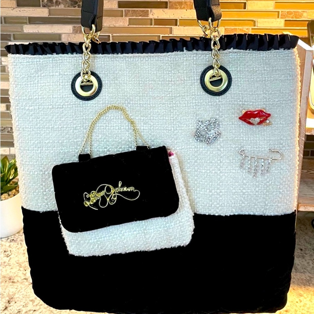 New without tags fabulous Betsy’s Johnson purse!